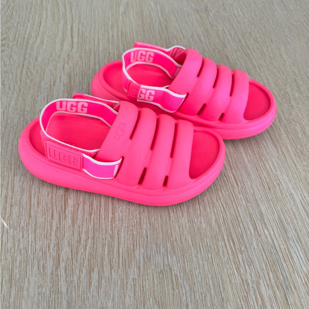UGG Women’s Sport Yeah sandal- size 5